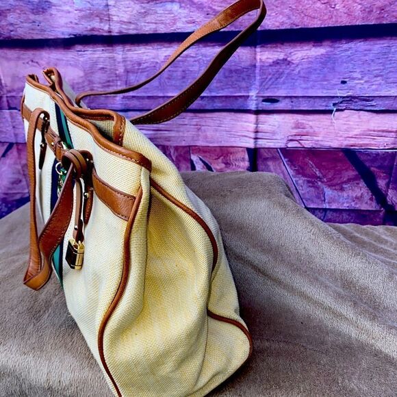 NWOT Tommy Hilfiger purse - Picture 3 of 7